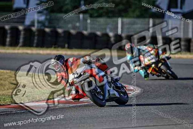 pubi2826 | Professionelle Fotos von Sportveranstaltungen, aber auch Hochzeiten und anderen Events. - Realisiert mit Pictrs.com