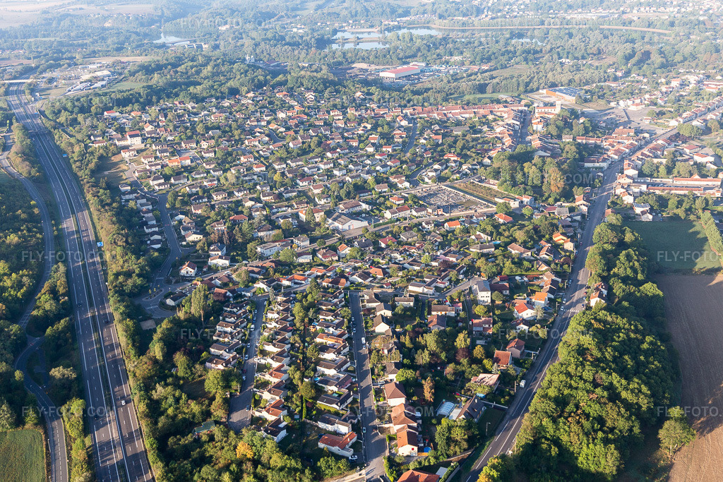 Aerial view: View of the town in Dommartin-lès-Toul in the state Meurthe et Moselle, France.Photo: IMG_118104.jpg taken on 09/15/2019 by Werner Riehm/FLY-FOTO.comResolution of the original: 5472 x 3648 px