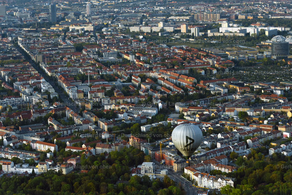 4040807 | LEIPZIG 14.09.2020 Heißluftballon des Typs Ultramagic Balloons N-180 mit der Kennung D-ODTI in Fahrt über dem Luftraum im Ortsteil Connewitz in Leipzig im Bundesland Sachsen, Deutschland. Weiterführende Informationen bei: DEKRA Automobil GmbH. // Hot air balloon with the identifier D-ODTI flying over the airspace in the district Connewitz in Leipzig in the state Saxony, Germany. Further information at: DEKRA Automobil GmbH. Foto: Gerhard Launer