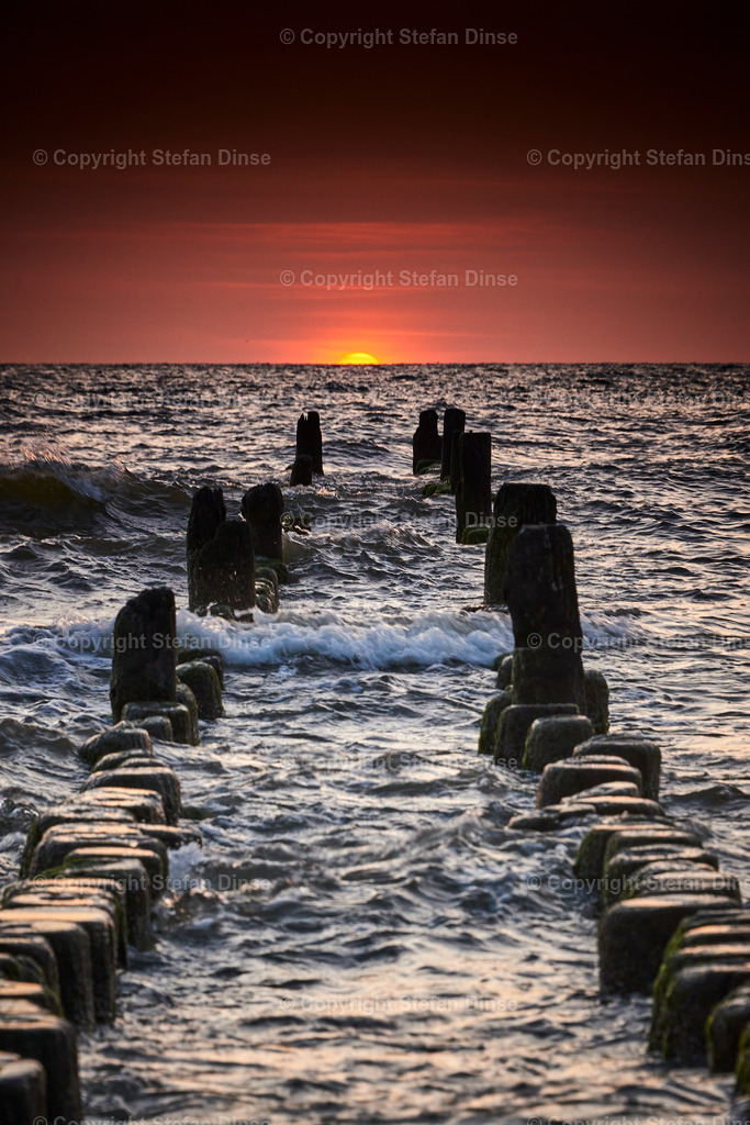 _DSC8811 | Findlinge im Eis, Zeesenboote bei der Traditionsregatta, eine Seebrücke im Sonnenaufgang - mit den Bildern aus dieser Galerie erhalten Sie wunderschöne Aufnahmen über das ganze Jahr. Ein tolles Produkt zum Verschenken, Werben oder zum Träumen vom nächsten - Realisiert mit Pictrs.com