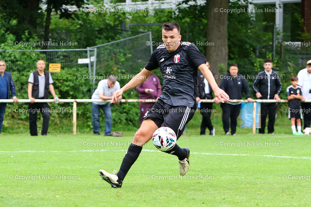 NH_FCTürkiye_NiendorferTSV_OberligaHamburg_17082024 | #9 Michel Frank Hans Dieter Netzbandt (FC Türkiye)Fußball I Herren I Gamesright Oberliga Hamburg I Saison 2024-2025 I 3. Spieltag I FC Türkiye - Niendorfer TSVI 17.08..2024 I Sportplatz Fährstraße