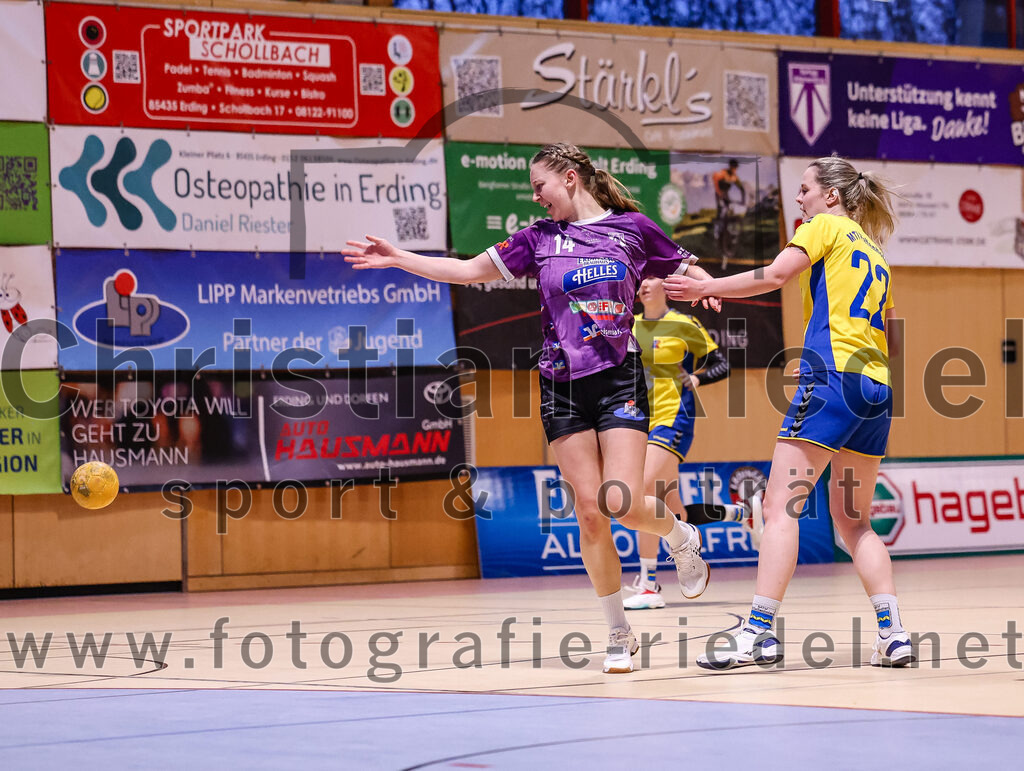 2025-02-15_048_SpVgg_Altenerding_gegen_MTV_Pfaffenhofen | Erding, Deutschland, 15.02.2025:Handball, Bezirksoberliga Frauen Altbayern 2024 / 2024, 14. Spieltag, SpVgg Altenerding gegen MTV Pfaffenhofen, Endergebnis: 27:23Sophie Lößl (SpVgg Altenerding, #14), Daniela Reiher (MTV Pfaffenhofen, #22)Foto: Christian Riedel / fotografie-riedel.net