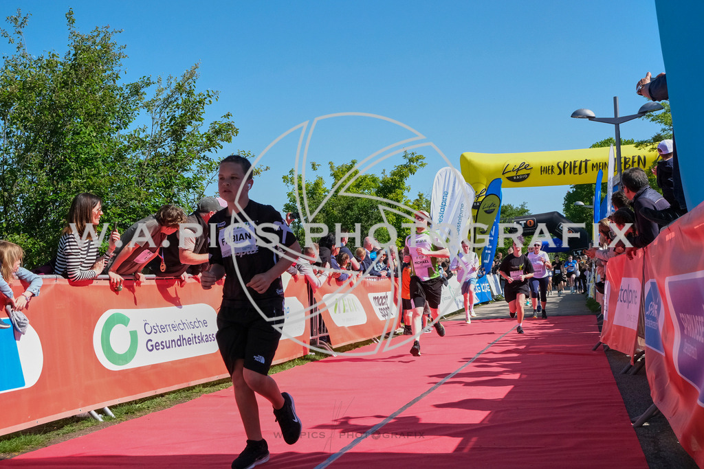..... | LINZ,AUSTRIA,27.April 24, Int. 3 Brückenlauf Linz  , Image shows: Photo: WAPICS / Michael ring