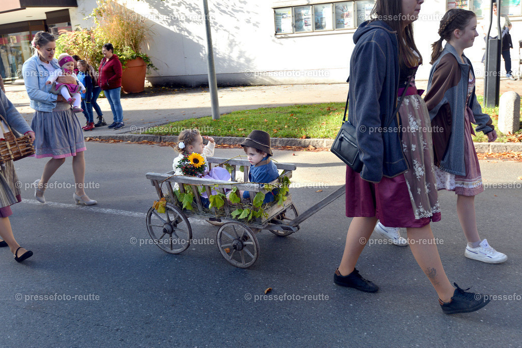 news-2022-Okt16-LJ_Erntedank_-HEITERWANG-WTV_4788 | Info aus dem Bezirk Reutte/Ausserfern Tirol sowie eine umfangreiche Bilddatenbank über die gesamte Region: Lechtal, Talkessel Reutte, Tannheimertal, Zwischentoren. Lech, Plansee, Zugspitze, Grenztunnel, B179, Fernpassstraße, Verkehr, Lawinen, Tradition, - Realisiert mit Pictrs.com