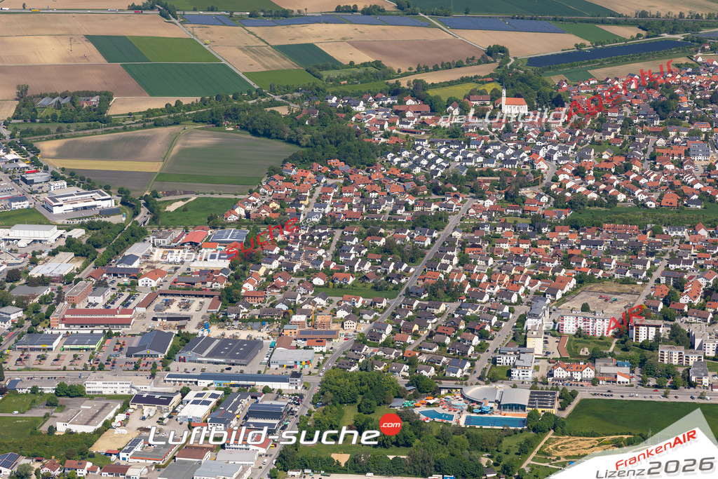 Die Luftaufnahme Piflas - Ergolding wurde 2021 mittels Flugzeug (keine Drohne) erstellt. Hohe Auflösung -für große Poster und Wandbilder geeignet!