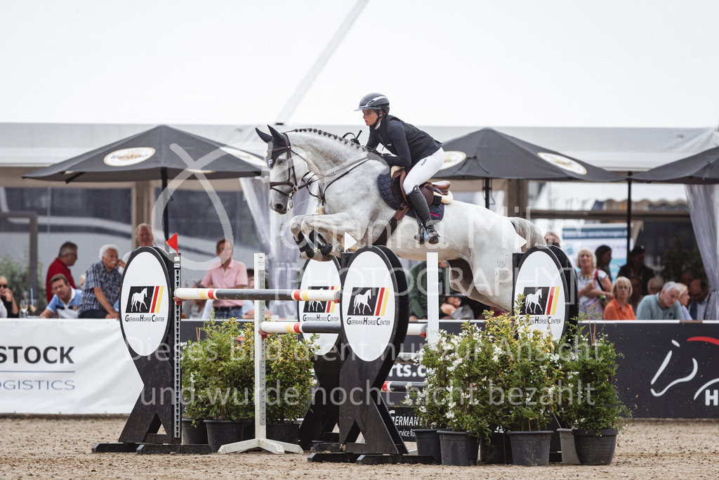 240906_BuCha_GP-624 | Deine schönsten Turniermomente als professionelle Fotos! Entdecke hochwertige Pferdesport-Fotografie im Online-Shop. Jetzt Fotos finden & bestellen!