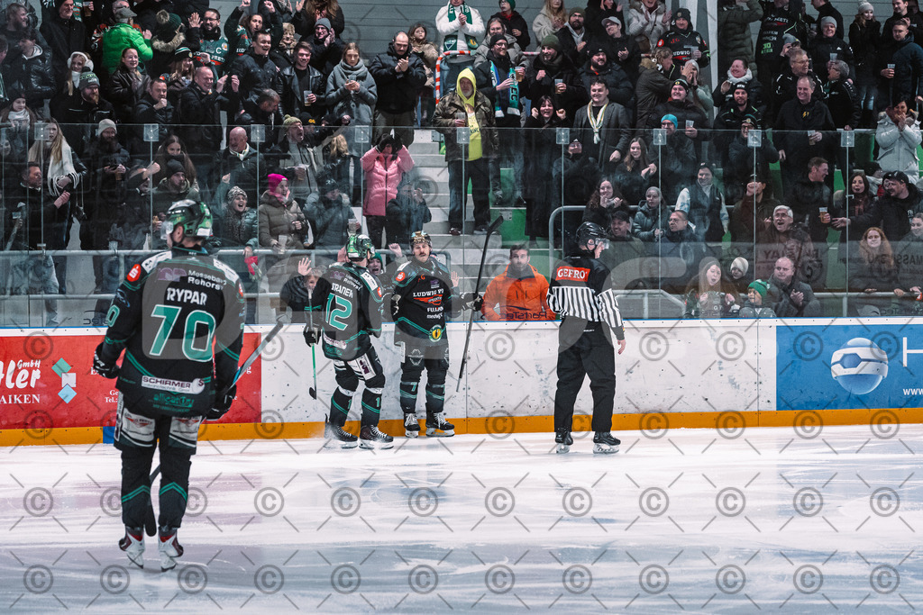 Alligators_vs_Memmingen_05_12_2025-159 | Höchstadt Alligators Fotogalerie: Eishockey-Action aus Franken. Professionelle Spielfotos, Portraits & Stadionbilder zum Download. Jetzt entdecken! - Realisiert mit Pictrs.com