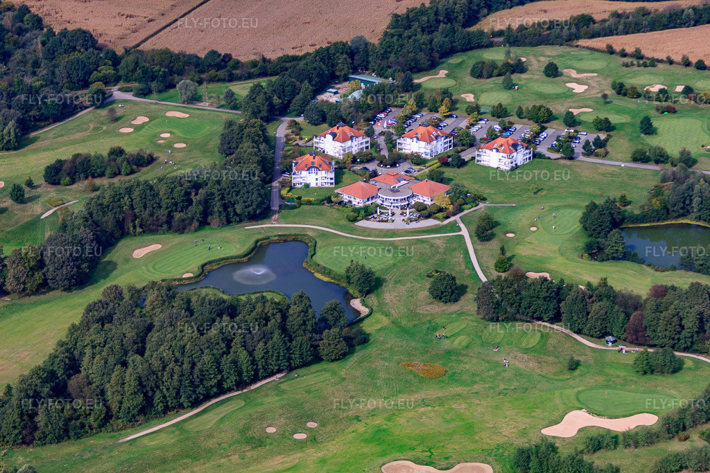 Vue aérienne: Restaurant du Golf Le Panorama au Golf Club de Baden-Baden Soufflenheim à Soufflenheim dans le département Bas Rhin, France – .Photo: IMG_53503.jpg prise le 30/09/2012 par Werner Riehm/FLY-FOTO.eu – Résolution de l'original: 4752 x 3168 px – Restaurant du Golf Le Panorama Soufflenheim