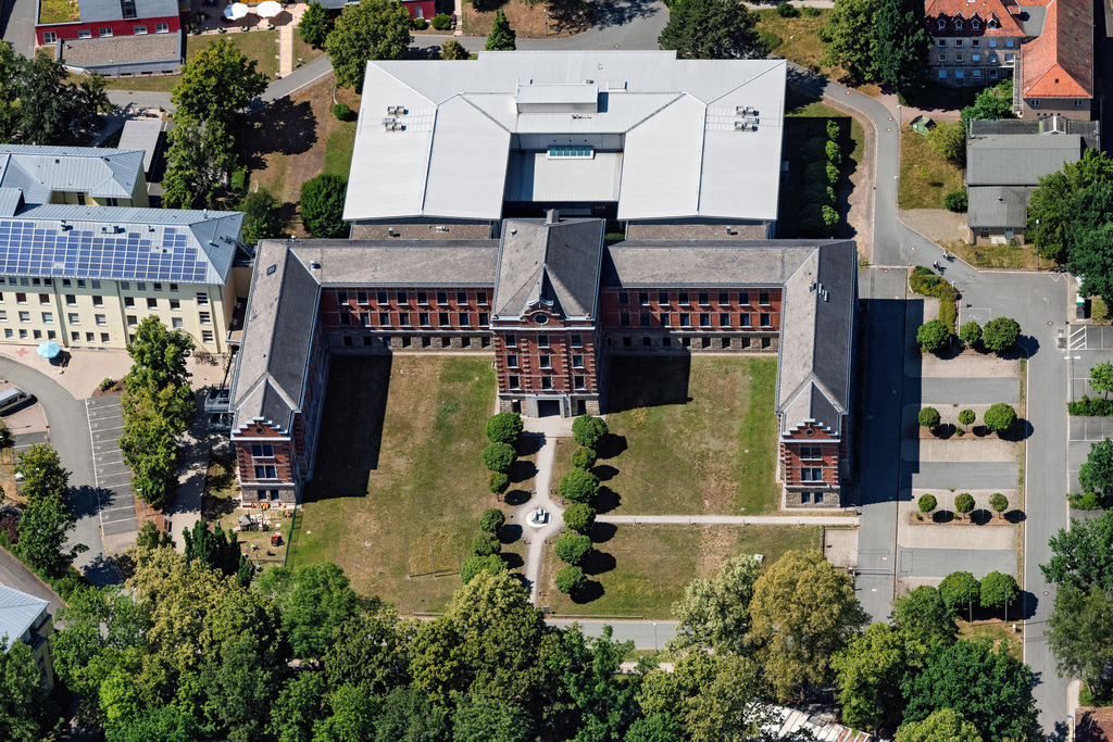 dr__0203907.jpg | BAYREUTH 08.07.2023 Verwaltungsgebäude der staatlichen Behörde Bundesarchiv Lastenausgleichsarchiv an der Dr.-Franz-Straße in Bayreuth im Bundesland Bayern, Deutschland. // Administrative building of the State Authority Bundesarchiv Lastenausgleichsarchiv on street Dr.-Franz-Strasse in Bayreuth in the state Bavaria, Germany. Foto: Daniel Reiter