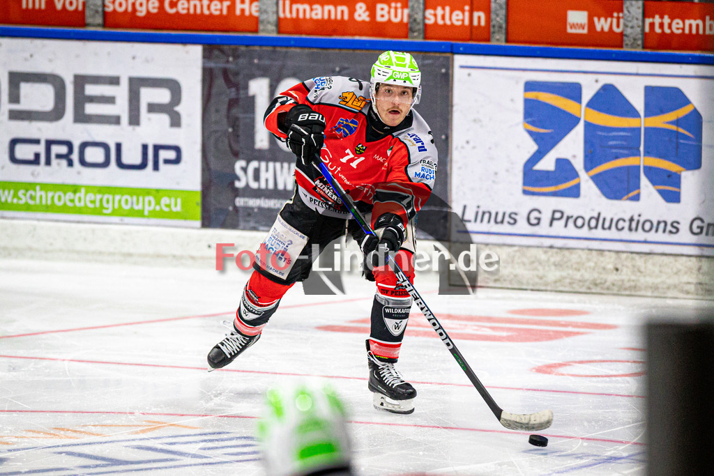 TSV Peißenberg MINERS vs ESC Kempten SHARKS | Eishockey Bayernliga Herren Vorrunde 2024/2025, TSV Peißenberg MINERS vs ESC Kempten SHARKS, 20241018,Bernhard SCHMID (MINERS 77) in Aktion, Freisteller,2024-10-18 in Peißenberg (Eisstadion)Bernhard SCHMID (MINERS 77)Copyright: WolfgangxLindner foto-lindner.de