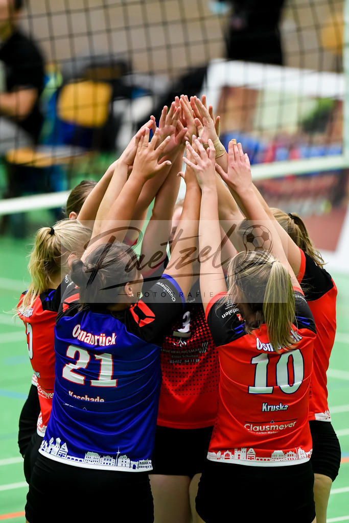 VCOBWA20211106_145 | Volleyball, Frauen:   bei dem Spiel der 3. Liga West zwischen VC Osnabrueck und SV BW Aasee in der Schlosswallhalle am 06.11.2021 in Osnabrueck, Deutschland. - Realisiert mit Pictrs.com