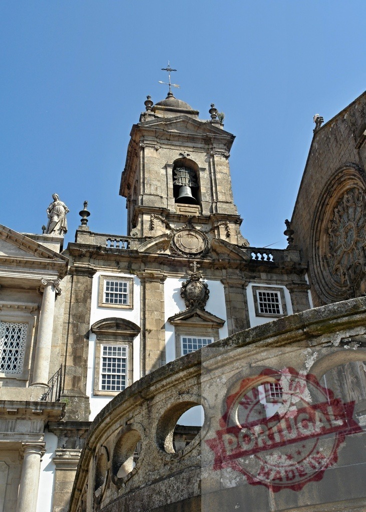 Igreja de São Francisco bell tower facade Porto history. Porto - Portugal | Historic Igreja de São Francisco church tower and architectural details against a clear sky - Realisiert mit Pictrs.com