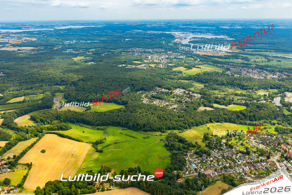 Das Luftbild der Stadt Bad Schwartau wurde 2022 vom Flugzeug heraus erstellt (keine Drohnen-Aufnahmen) Aufnahmehöhe ca.450 Meter- hohe Bildauflösung und Druck-Qualität. Garantiert!