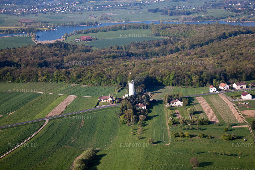 Vue aérienne: Vue de la ville à Ernestviller dans le département Moselle, France. Photo: IMG_39661.jpg prise le 16/04/2011 par Werner Riehm/FLY-FOTO.eu – Résolution de l'original: 4752 x 3168 px