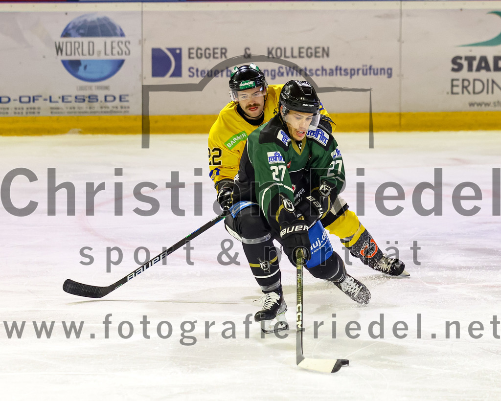 2022-11-20_037_TSV_Erding_gegen_ERSC_Amberg | Erding, Deutschland, 20.11.2022:
Eishockey, Bayernliga 2022 / 2023, 15. Spieltag, TSV Erding gegen ERSC Amberg, Endergebnis: 5:1

Brett Mennear (ERSC Amberg, #22), Mark Waldhausen (Erding Gladiators, #27)

Foto: Christian Riedel / fotografie-riedel.net