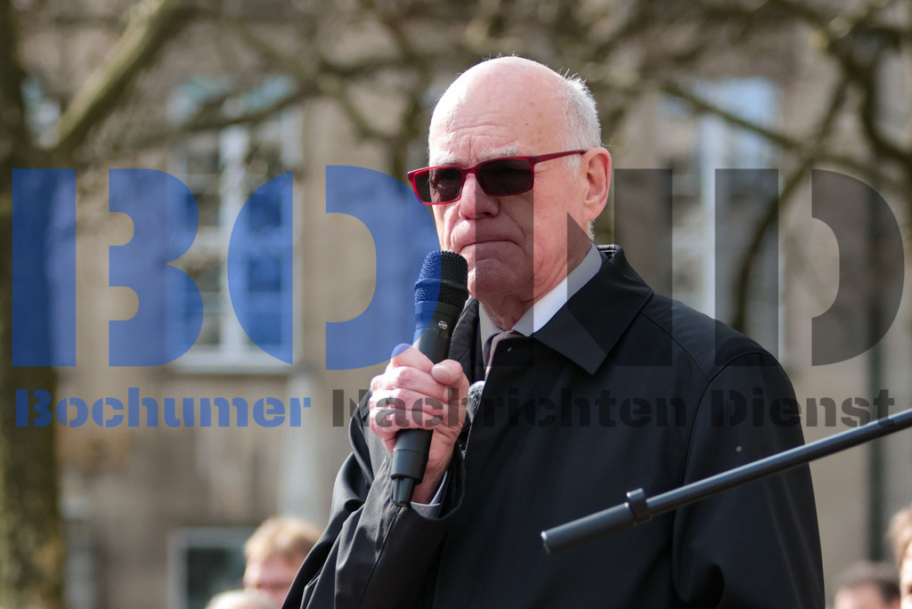 Brandmauer 2024 vor dem Rathaus der Stadt Bochum {date} -  | {headline}



(Foto: Sebastian Sendlak / BOND)

 - Realisiert mit Pictrs.com