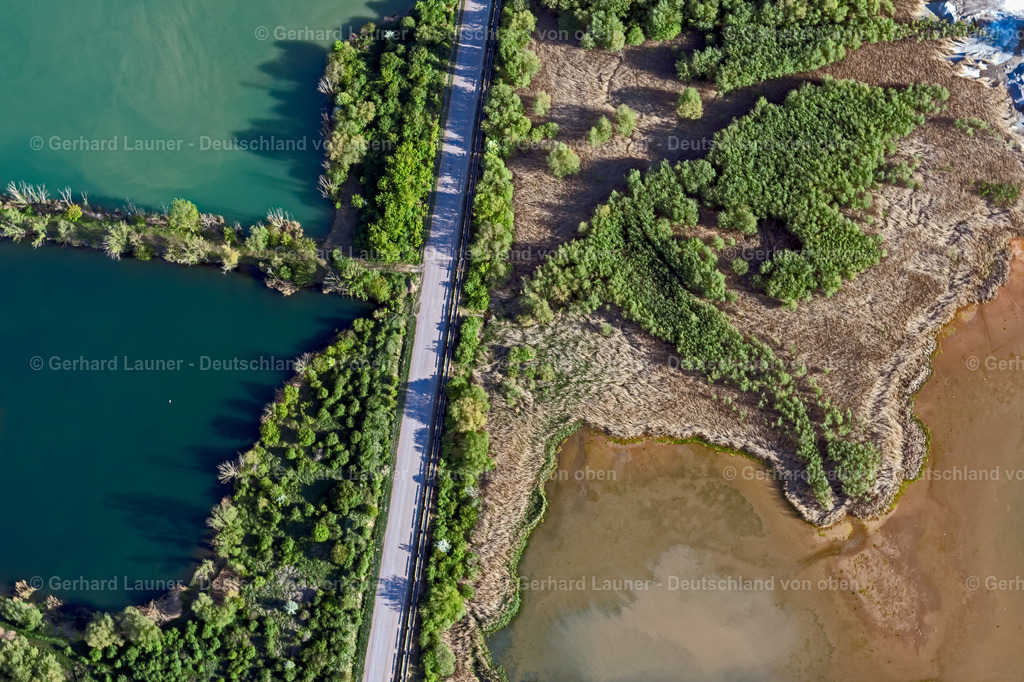 4026098 | ERFURT 06.05.2020 Weg zwischen Kies- Baggerseen im Ortsteil Mittelhausen in Erfurt im Bundesland Thüringen, Deutschland. Weiterführende Informationen bei: Landesanglerverband Thüringen e.V.. // Path between gravel quarry ponds in the district Mittelhausen in Erfurt in the state Thuringia, Germany. Further information at: Landesanglerverband Thueringen e.V.. Foto: Gerhard Launer