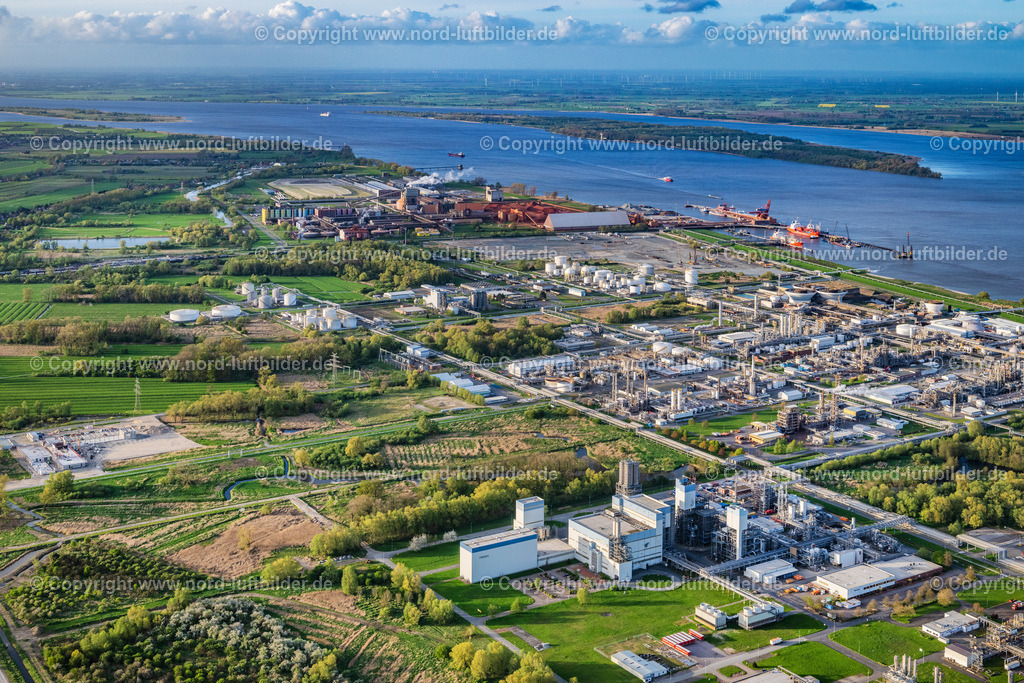 Stade_Bützfleth_Dow_Olin_Aos_ELS_1470140424 | STADE 14.04.2024 Raffinerie- Anlagen und Leitungssysteme auf dem Werksgelände des Chemieproduzenten der Fa. Dow Chemie,Olin in Stade im Bundesland Niedersachsen, Deutschland. // Refinery equipment and management systems on the factory premises of the chemical manufacturers of Fa. Dow Chemical Olin in Stade in the state Lower Saxony, Germany. Foto: Martin Elsen