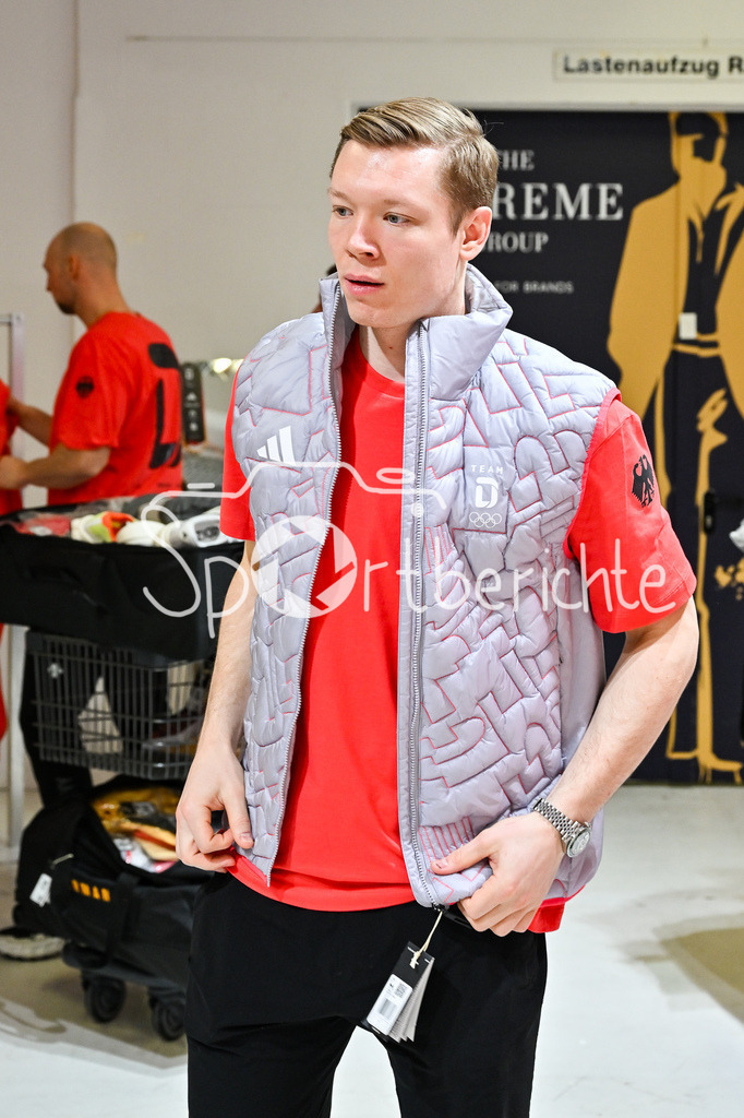 Einkleidung Team D Milano Cortina 2026 | Munich, GERMANY - 12. JANUARY: Jonas MÜLLER (Eishockeyspieler Eisbären Berlin) bei der Einkleidung des Teams D am 12.01.2026 in der MTC world of fashion in München