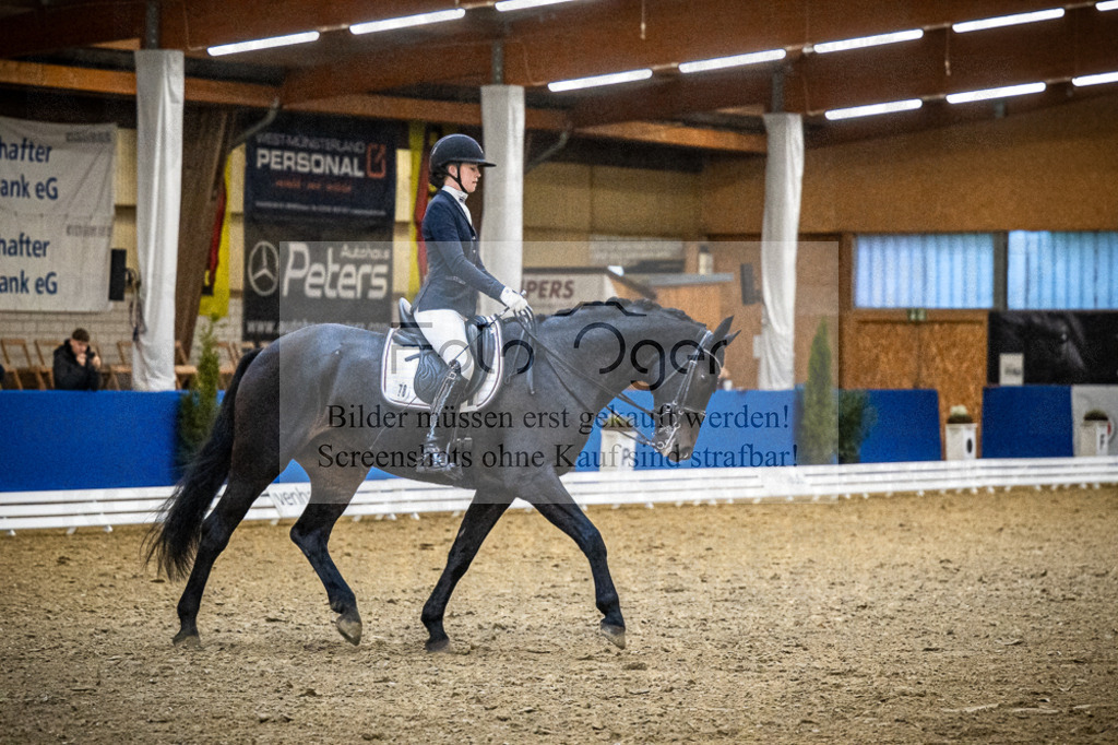 DOS_1272 | Entdecke hochwertige Reitturnierfotos von Foto Oger. Professionell, emotional und authentisch – jetzt Lieblingsmomente im Shop bestellen.Deutschlandweite Turnierfotografie. - Realisiert mit Pictrs.com