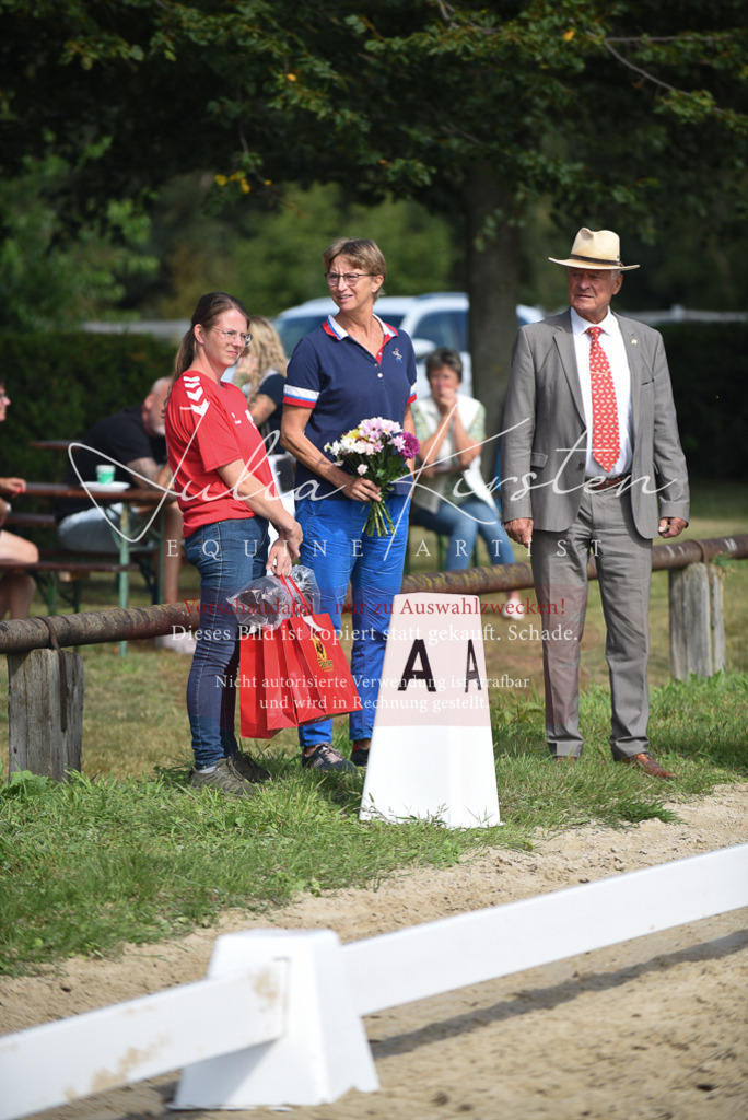 DSC_8721 | Pferde- und Turnierfotografie in Westsachsen. Pferdeportraits, Auftragszeichnungen und intuitive Kunst.