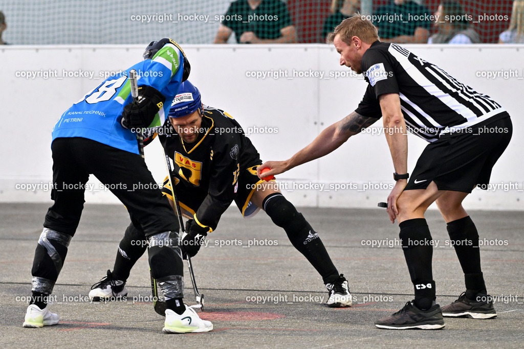 ASKÖ Hockey Villach vs. VAS Ballhockey  | #12 Duricky Jan VAS Villach, Orel Stephan Referee, #98 MAXA Alexander ASKÖ Villach Hockey, ASKÖ Hockey Villach vs. VAS Ballhockey , ASKÖ Hockey Villach vs. VAS Ballhockey  am 06.07.2025 in Villach (Alpen Arena ), Austria, (Photo by Bernd Stefan)