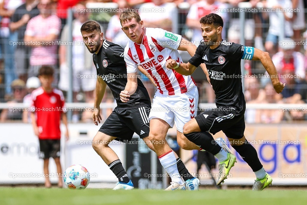1FC12072501010 | 12.07.2025, Fußball, SV Bergisch Gladbach 09 - 1. FC Köln, Testspiel, BELKAW-Arena, Saison 2025 2026: Isak Johannesson (1.FC Koeln #18) im Zweikampf gegen Claudio Heider (Bergisch-Gladbach #20) DFB regulations prohibit any use of photographs as image sequences and or quasi-video.