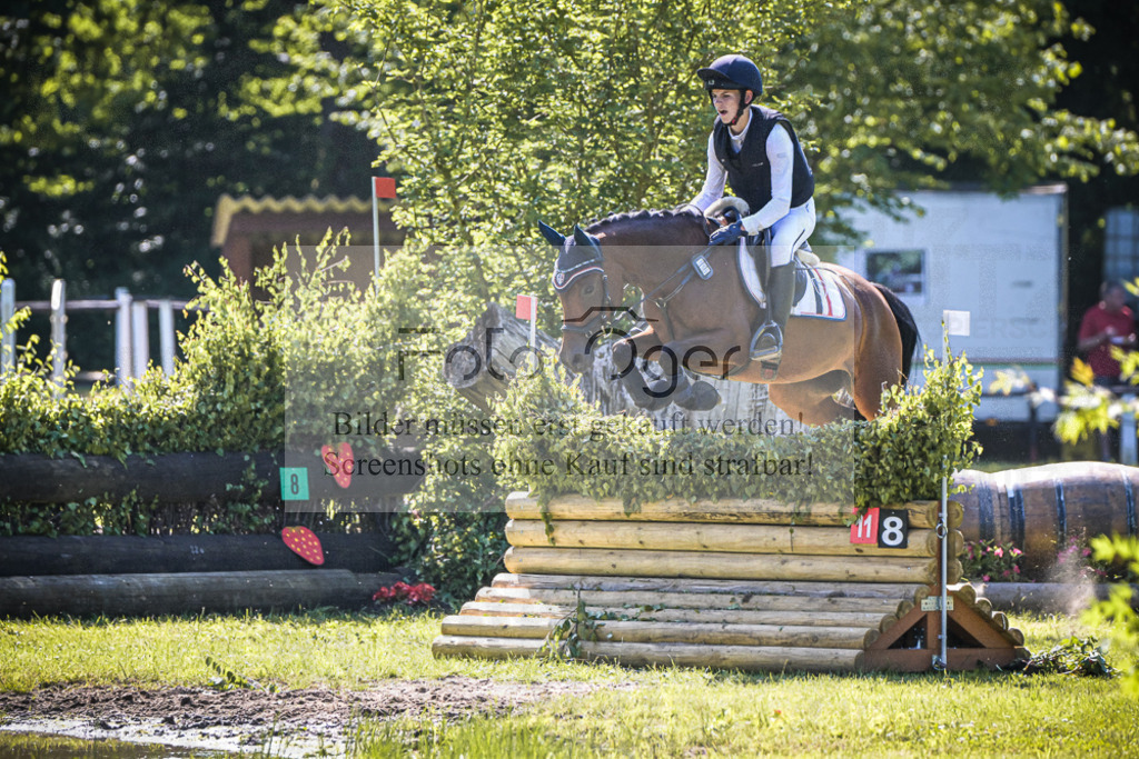 DOS_6501 | Entdecke hochwertige Reitturnierfotos von Foto Oger. Professionell, emotional und authentisch – jetzt Lieblingsmomente im Shop bestellen.Deutschlandweite Turnierfotografie. - Realisiert mit Pictrs.com