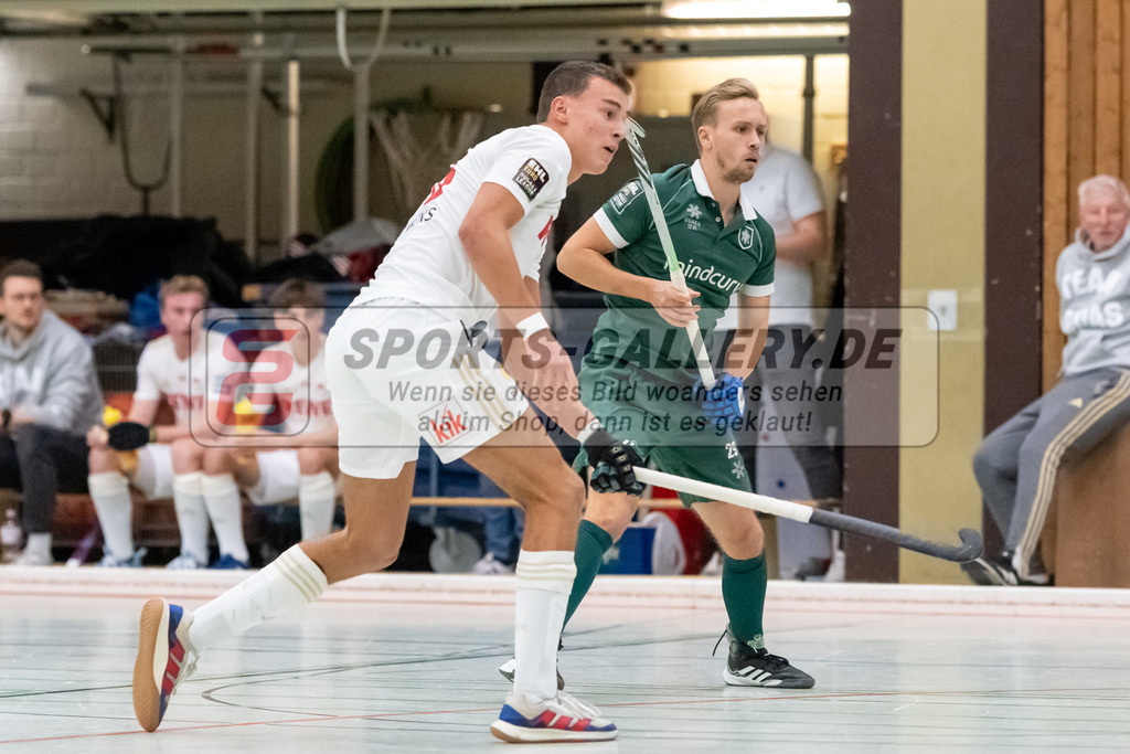 SFE_20240113_0016 | Mülheim, Deutschland, 13.01.2024: Malte Hellwig (Uhlenhorst Mülheim) in Aktion waehrend des Spiels der Halle 1. Bundesliga Herren zwischen Uhlenhorst Mülheim vs Rot-Weiss Köln im Sporthalle Lehnerstr. (HTCU) am 13.01.2024 in Mülheim, Deutschland. (Foto von Stephan Fehrmann)

Mülheim, Germany, 13.01.2024: Malte Hellwig (Uhlenhorst Mülheim) in action during the game of Halle 1. Bundesliga Herren between Uhlenhorst Mülheim vs Rot-Weiss Köln in Sporthalle Lehnerstr. (HTCU) at 13.01.2024 in Mülheim, Deutschland. (Foto von Stephan Fehrmann)