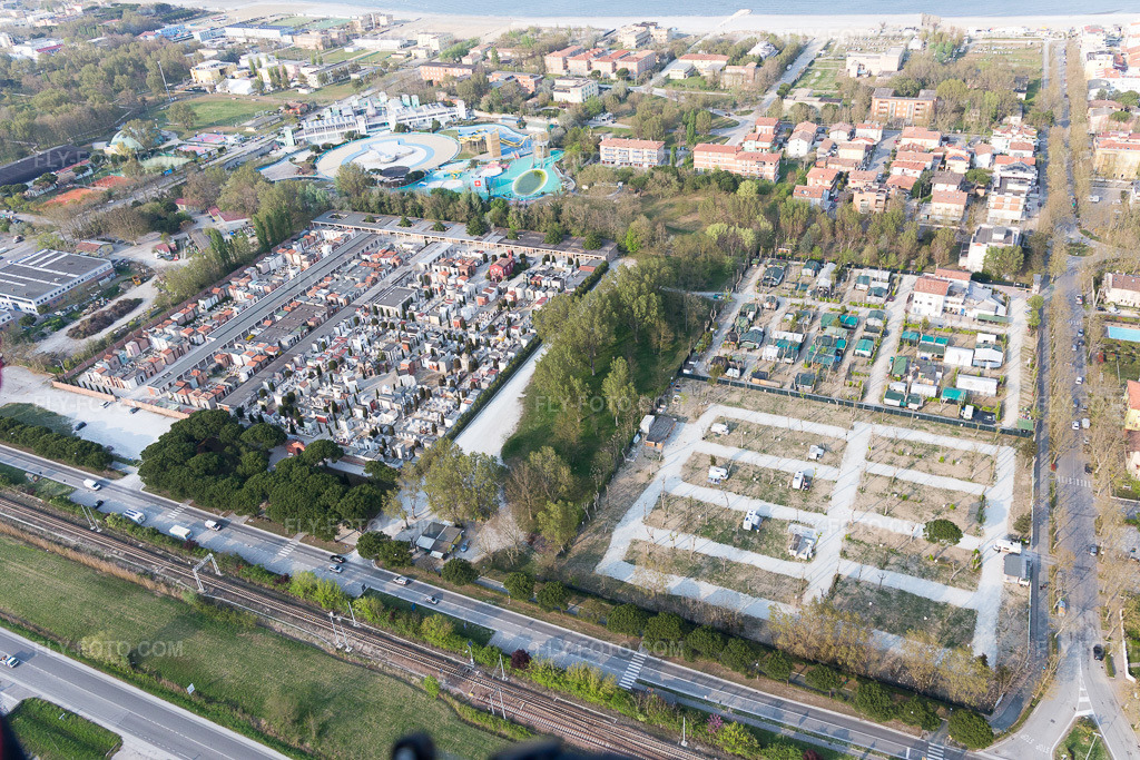 Aerial view: View of the town in Cesenatico in the state Forlì-Cesena, Italy. – Photo: IMG_098446.jpg taken on 04/05/2017 by Werner Riehm/FLY-FOTO.com – Resolution of the original: 5472 x 3648 px