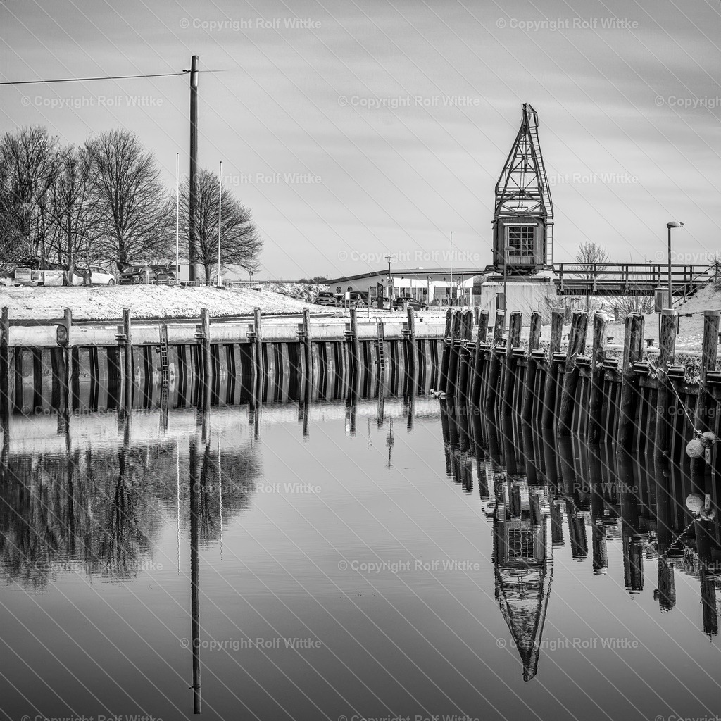 spiegelung hafen | Rolf Wittke  - Realisiert mit Pictrs.com