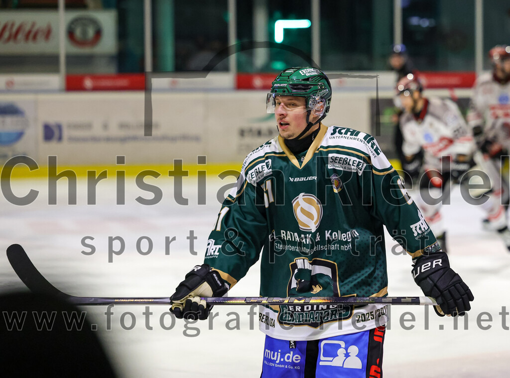 2025-12-14_045_TSV_Erding_gegen_ECDC_Memmingen_Indians | Erding, Deutschland, 14.12.2025:Eishockey, Oberliga Süd 2025 / 2026, 26. Spieltag, TSV Erding gegen ECDC Memmingen Indians, Endergebnis: 1:2Foto: Christian Riedel / fotografie-riedel.net