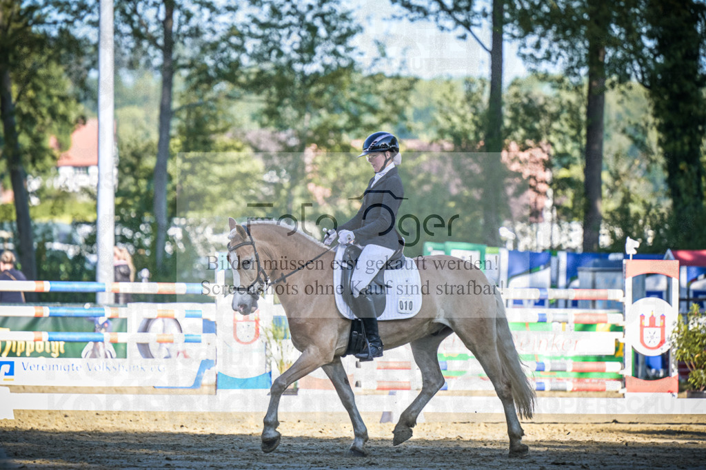 DOS_4661 | Entdecke hochwertige Reitturnierfotos von Foto Oger. Professionell, emotional und authentisch – jetzt Lieblingsmomente im Shop bestellen.Deutschlandweite Turnierfotografie. - Realisiert mit Pictrs.com