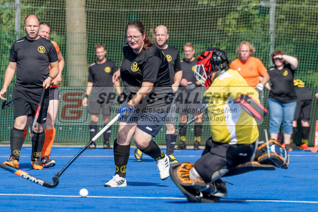 SFE_20240817_0044 | Krefeld, Deutschland, 17.08.2024:  European Cup for Recreational Hockey Players im KTHC Stadion Rot-Weiss Köln Tennis and Hockey Club am 17.08.2024 in Krefeld, Deutschland. (Foto von Stephan Fehrmann)Krefeld, Germany, 17.08.2024: European Cup for Recreational Hockey Players in KTHC Stadion Rot-Weiss Köln Tennis and Hockey Club at 17.08.2024 in Krefeld, Deutschland. (Foto from Stephan Fehrmann)
