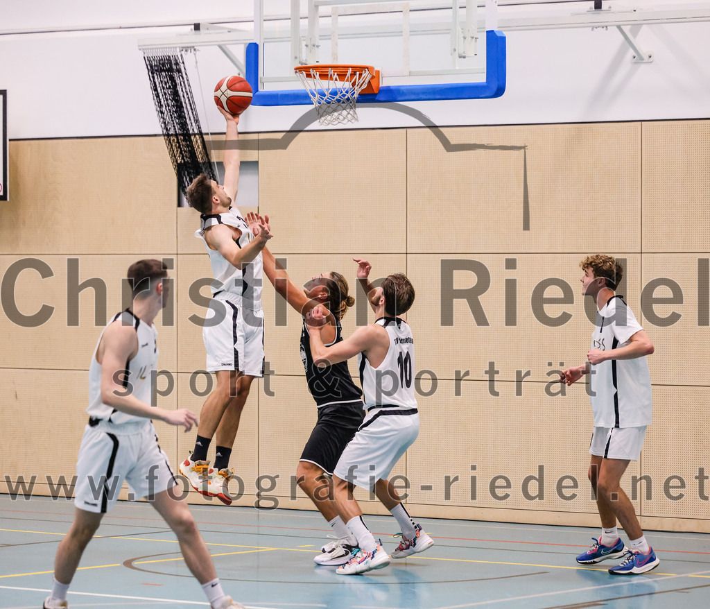 2023-10-08_066_TSV_Vaterstetten_gegen_ESV_Staffelsee | Vaterstetten, Deutschland, 08.10.2023:
Basketball, Bayernliga Herren Süd 2023 / 2024, 3. Spieltag, TSV Vaterstetten gegen ESV Staffelsee, Endergebnis: 62:90

Foto: Christian Riedel / fotografie-riedel.net