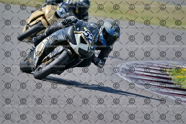 26BT02-0489 | markuskiefer.com - Realisiert mit Pictrs.com