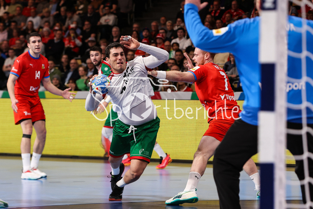 Tschechien - Portugal | Fabio SILVA (POR #30) wirft auf das Tor /