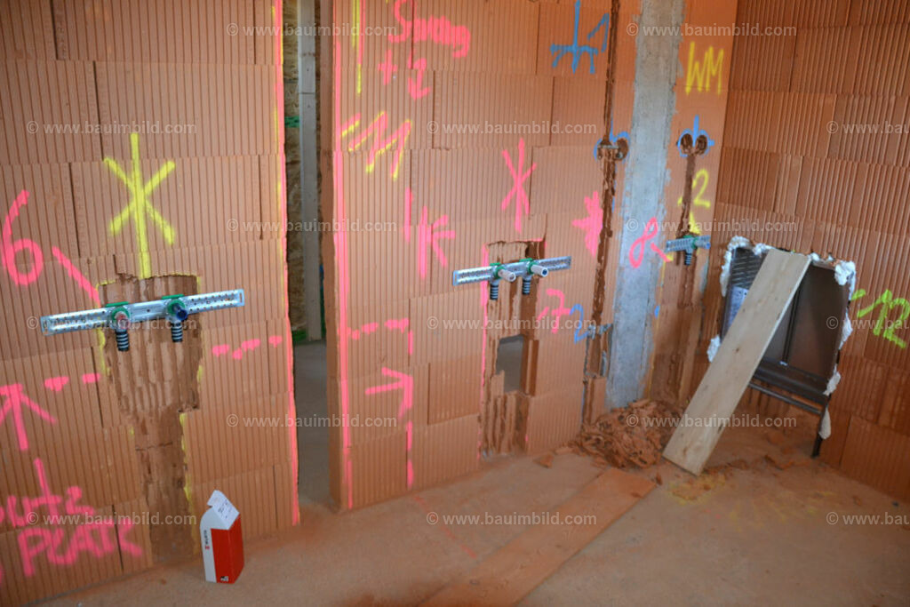 bib-lg15-sanitaer-0015 | Nach LV-Leistungsgruppen sortierte Detailfotos über den Bau eines Hauses. Alle Hausbau-Bilder direkt vom Urheber und Autor der Website Haus-Selber-Bauen.com