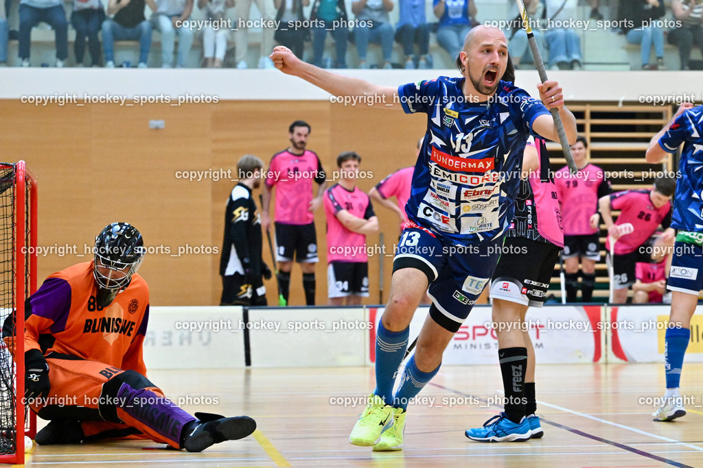 VSV Unihockey vs. Wiener Floorball Verein | #80 BEZUCHA Bernhard Wiener Floorballverein, Jubel #13 Jan Sláma VSV Unihockey, Tor VSV Unihockey, VSV Unihockey vs. Wiener Floorball Verein, VSV Unihockey vs. Wiener Floorball Verein am 18.05.2025 in Villach (Ballspielhalle St. Martin), Austria, (Photo by Bernd Stefan)