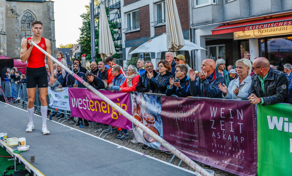 top-top.de 240913-163 | Foto, Video, Fotografie, Videografie, Fotobox, DJ, Discjockey, Musik, Musikbox, Veranstaltung, Photobooth, Amazon, Ebay, Buchtipp, Bestseller, Autor, Verlag, Buch, Wesel, Hamminkeln, NRW, Dinslaken, Rees, Drohne, Hochzeit, Party, Fotobox, Wesel, Fotograf