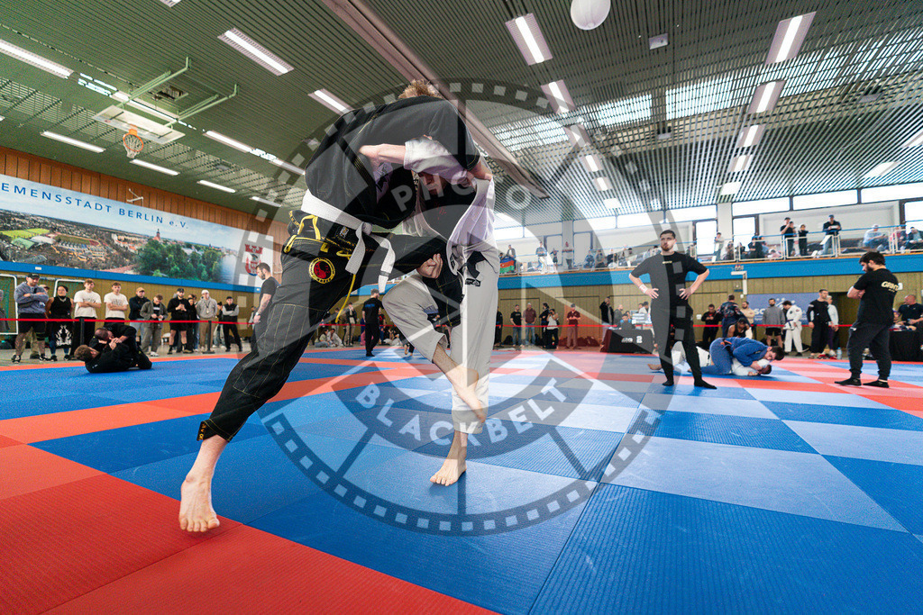 20250510PBB1017 | Athletes compete during the JJLG Berlin Open Jiu-Jitsu Championship on May 10, 2025 in Berlin, Germany. © Chiara Dazi / photoblackbelt