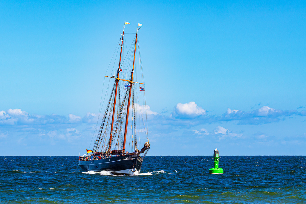 Segelschiff auf der Ostsee während der Hanse Sail in Rostock | Segelschiff auf der Ostsee während der Hanse Sail in Rostock.