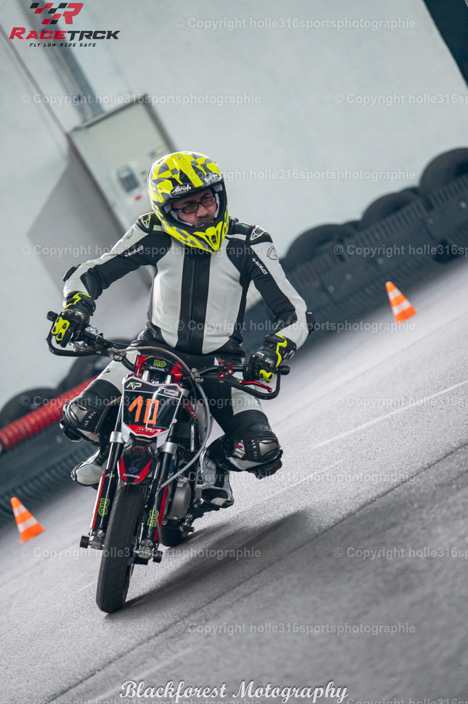 19_01_25racetrck.1321-7 | Sportfotografie , Motorsport, Motoross, Reitsport, Mointainbike, Enduro,
Landschaft , Outdoor, Eventfotografie, Landschaft, Bilder online bestellen - Realisiert mit Pictrs.com