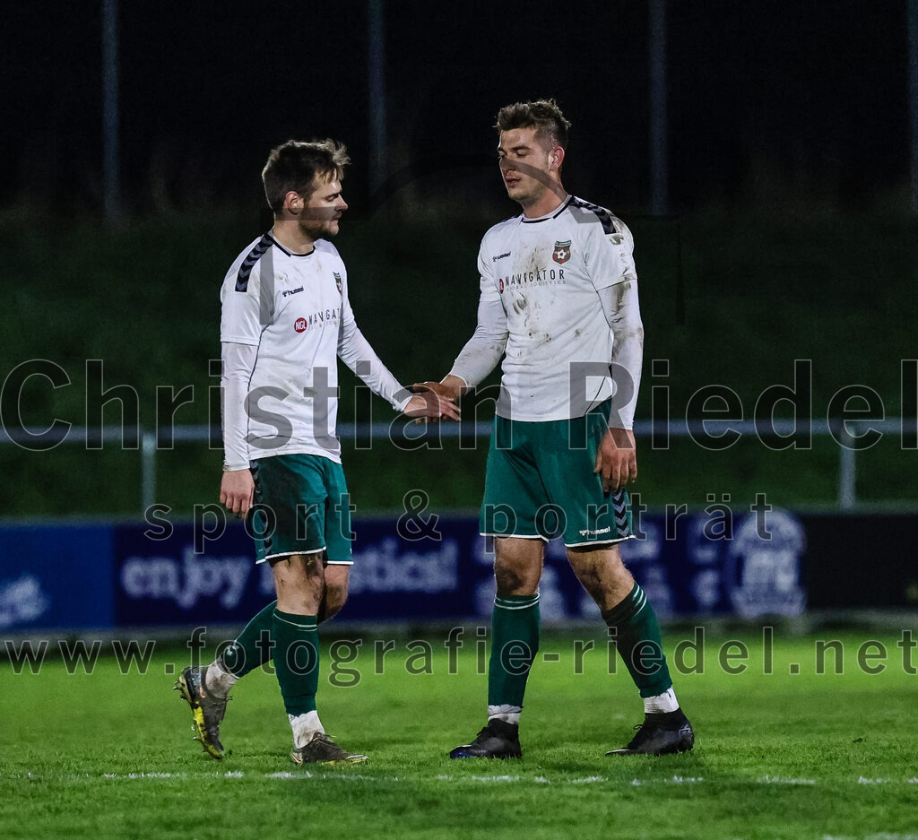 2024-03-28_124_FC_Schwaig_gegen_VfB_Forstinning | Oberding, Deutschland, 28.03.2024:
Fußball, Landesliga Südost 2023 / 2024, 27. Spieltag, FC Schwaig gegen VfB Forstinning, Endergebnis: 2:1

Tobias Bartl (FC Schwaig, #37), Raffael Ascher (FC Schwaig, #9)

Foto: Christian Riedel / fotografie-riedel.net