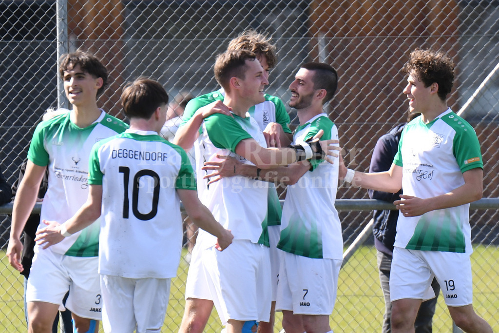 SpVgg GW Deggendorf : SV Hofkirchen | Torjubel GW Deggendorf - Realisiert mit Pictrs.com