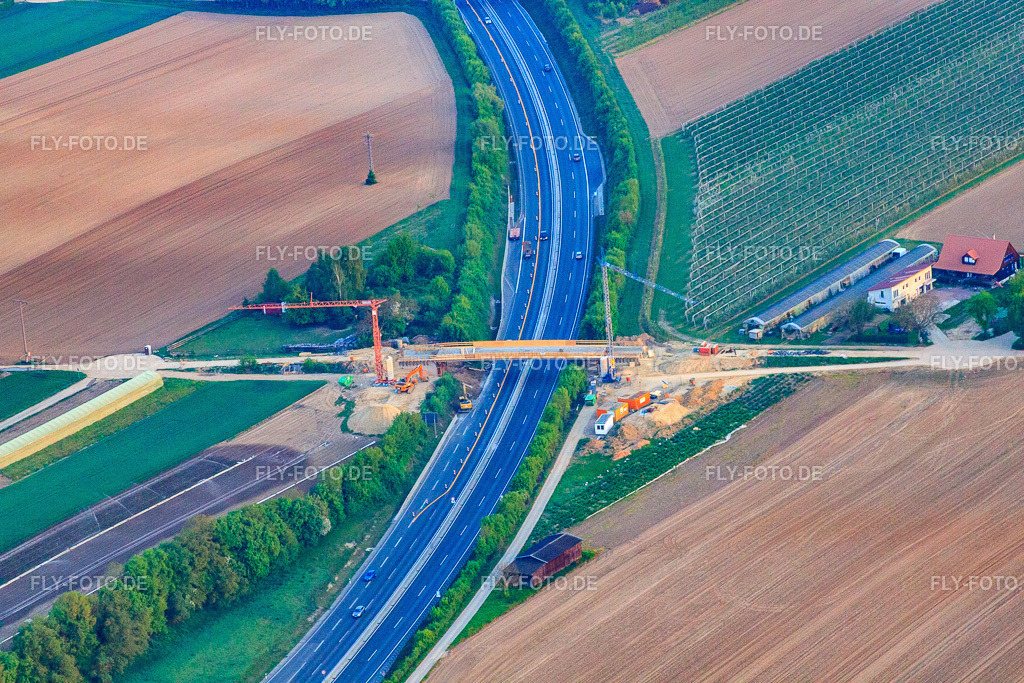 Erneuerung einer Brücke für einen Feldweg über die A65 | Luftbild: Erneuerung einer Brücke für einen Feldweg über die A65 in Kandel im Bundesland Rheinland-Pfalz in Deutschland. Foto: IMG_40222.jpg vom 22.04.2011 durch Werner Riehm/FLY-FOTO.de - Realisiert mit Pictrs.com