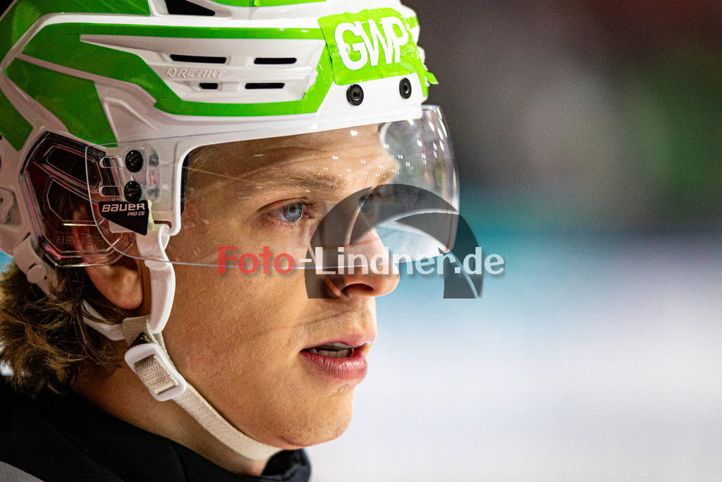 TSV Peißenberg MINERS gegen EHC Klostersee  | Eishockey Bayernliga Herren Vorrunde 2024/25, TSV Peißenberg MINERS gegen EHC Klostersee , 20241208,Ryan MURPHY (MINERS 15) Portrait, Freisteller,2024-12-08 in Peißenberg (Eisstadion Peißenberg)Ryan MURPHY (MINERS 15)Copyright: WolfgangxLindner