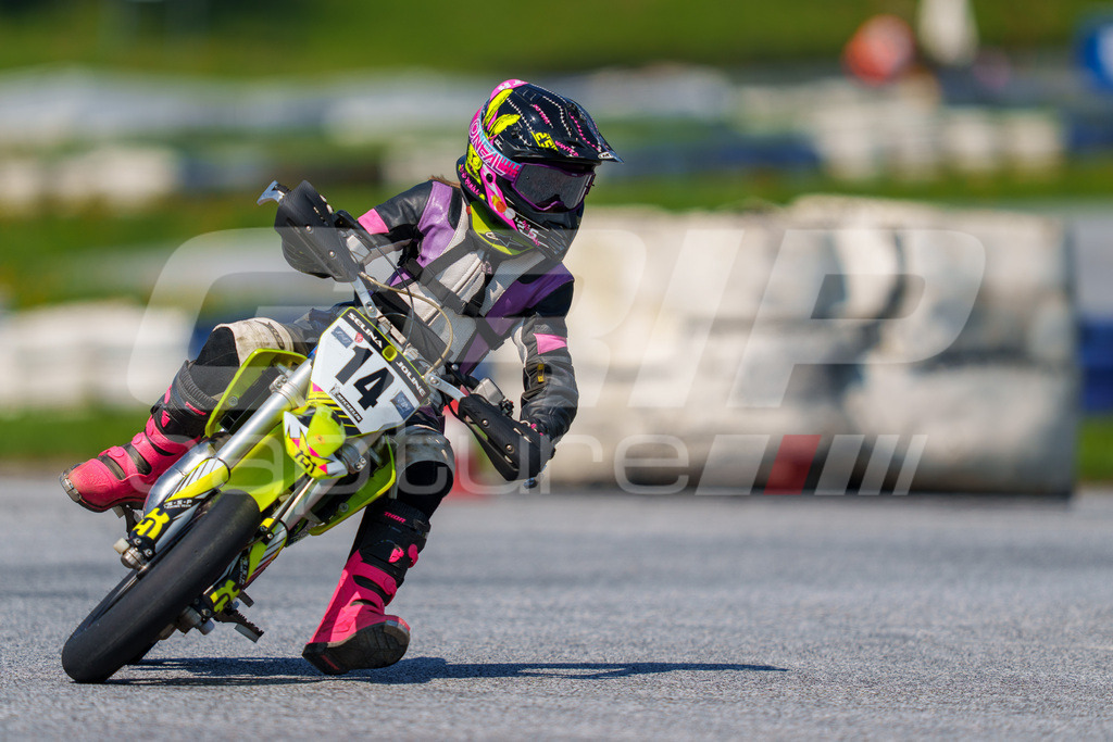 G-Cup + Supermoto Staatsmeisterschaft + Hungarian Supermoto Championship | GRIPcapture steht für authentische Sportfotografie in Österreich – für Momente, die mehr sind als Geschwindigkeit oder Ergebnis. Es geht um Emotion, Spannung, Fokus und den Augenblick, der oft nur einen Wimpernschlag dauert.Ob Motorsport, Teamsport oder 