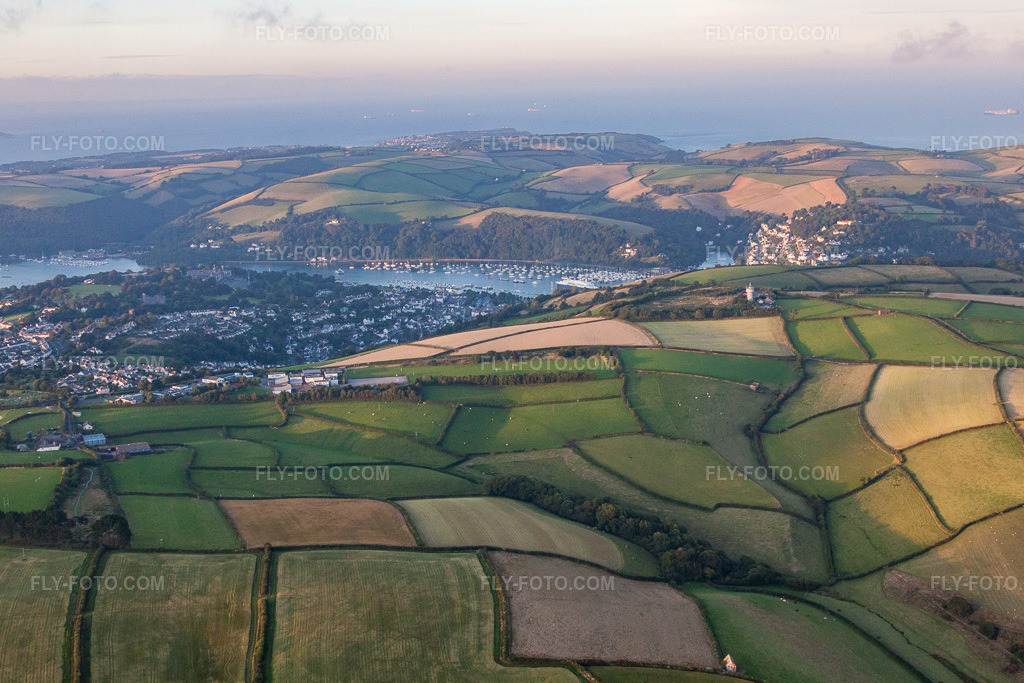 Aerial view: View of the town in Stoke Fleming in the state England, Great Britain.Photo: IMG_19842.jpg taken on 07/25/2009 by Werner Riehm/FLY-FOTO.comResolution of the original: 4403 x 2936 px