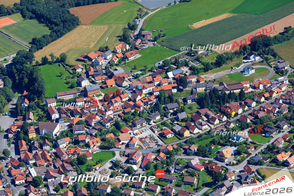 Die Luftaufnahme Friesen - Kronach wurde vom UL-Flugzeug (keine Drohne) aus fotografiert.Hohe Druck- Auflösung-die Geschenkidee!